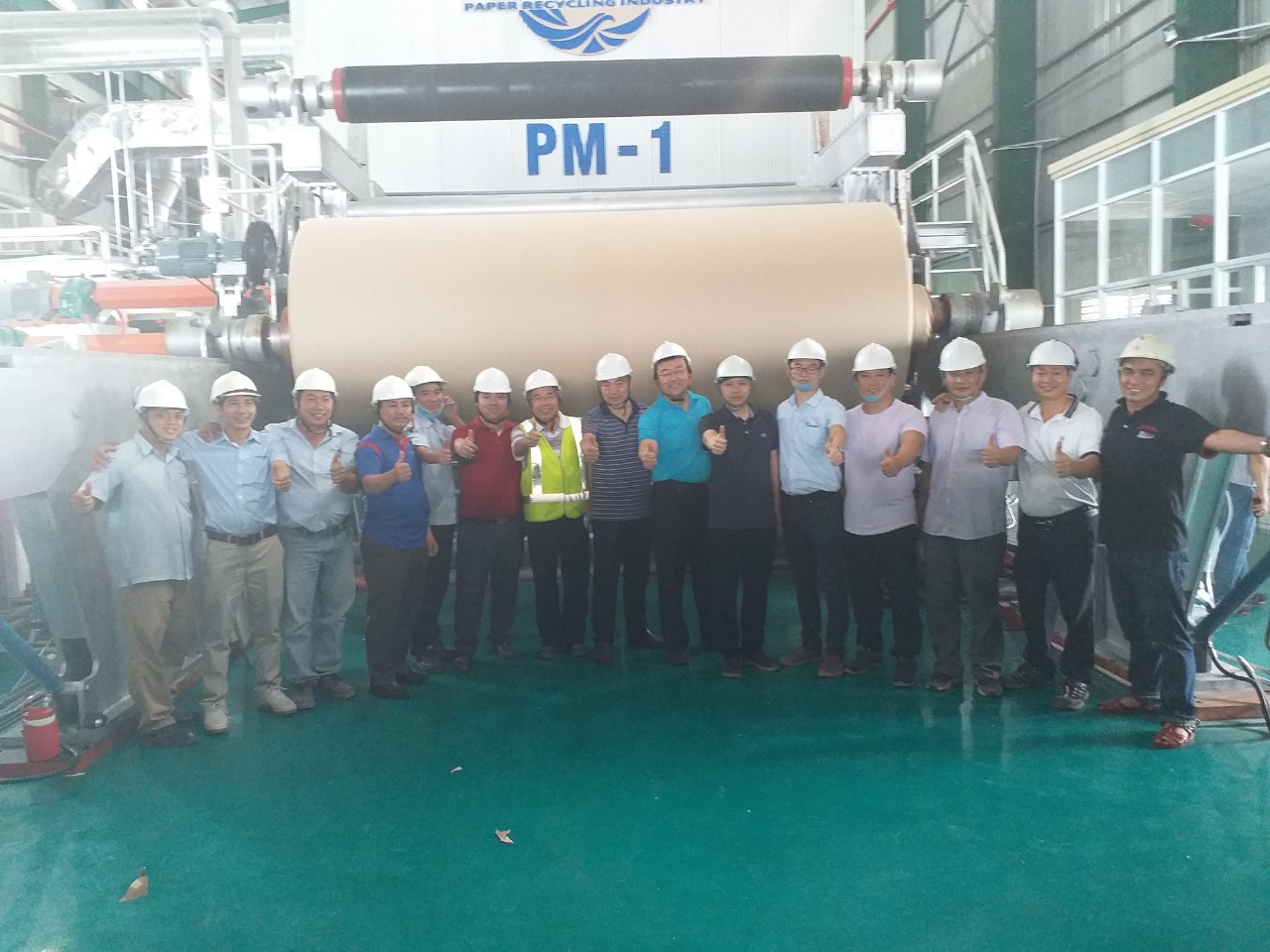 2020年12月，越南魁源紙業(yè)4000/550箱板紙順利開機出紙